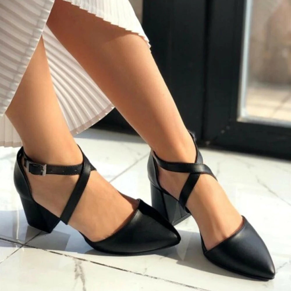 2021 Women Shoes New Fashion T Strap Sandals Footwear Women Summer Ladies Pumps Low Heel Woman Pumps Medium Heel Black