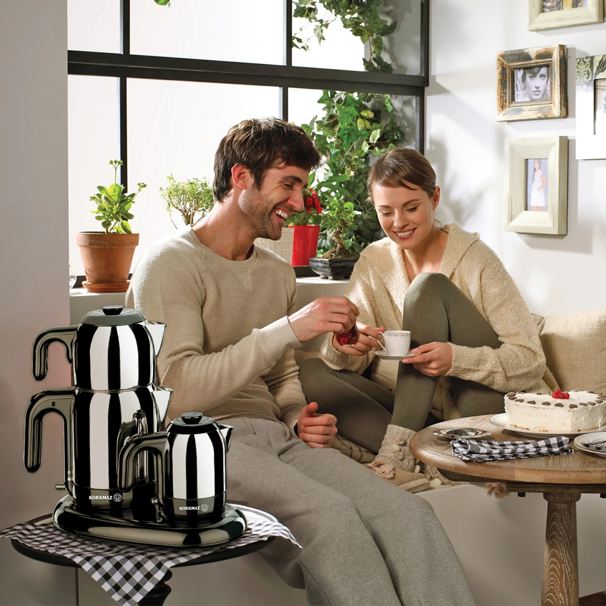 ماكينة القهوة كوركماز ميا إينوكس/بلاك الشاي A353