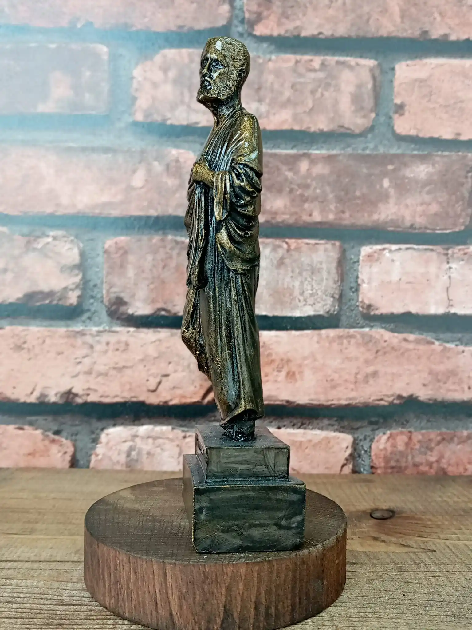 Statuetta in resina ippocasse.