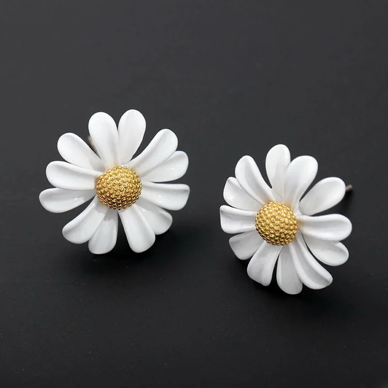 Pendientes de tuerca de Margarita blanca dulce para mujeres y niñas, moda coreana, pendientes asimétricos de flores, joyería de oreja de fiesta de