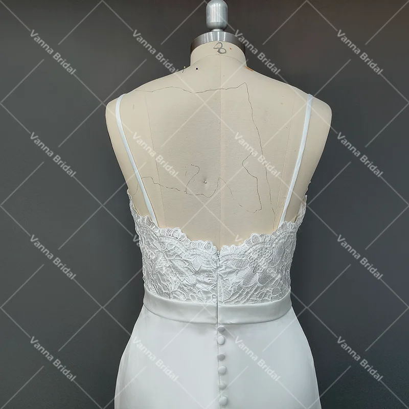 Vestido de novia de satén con tirantes finos y cuello en V, maxivestido de novia con apliques de botones, espalda descubierta abierta, fotos reales