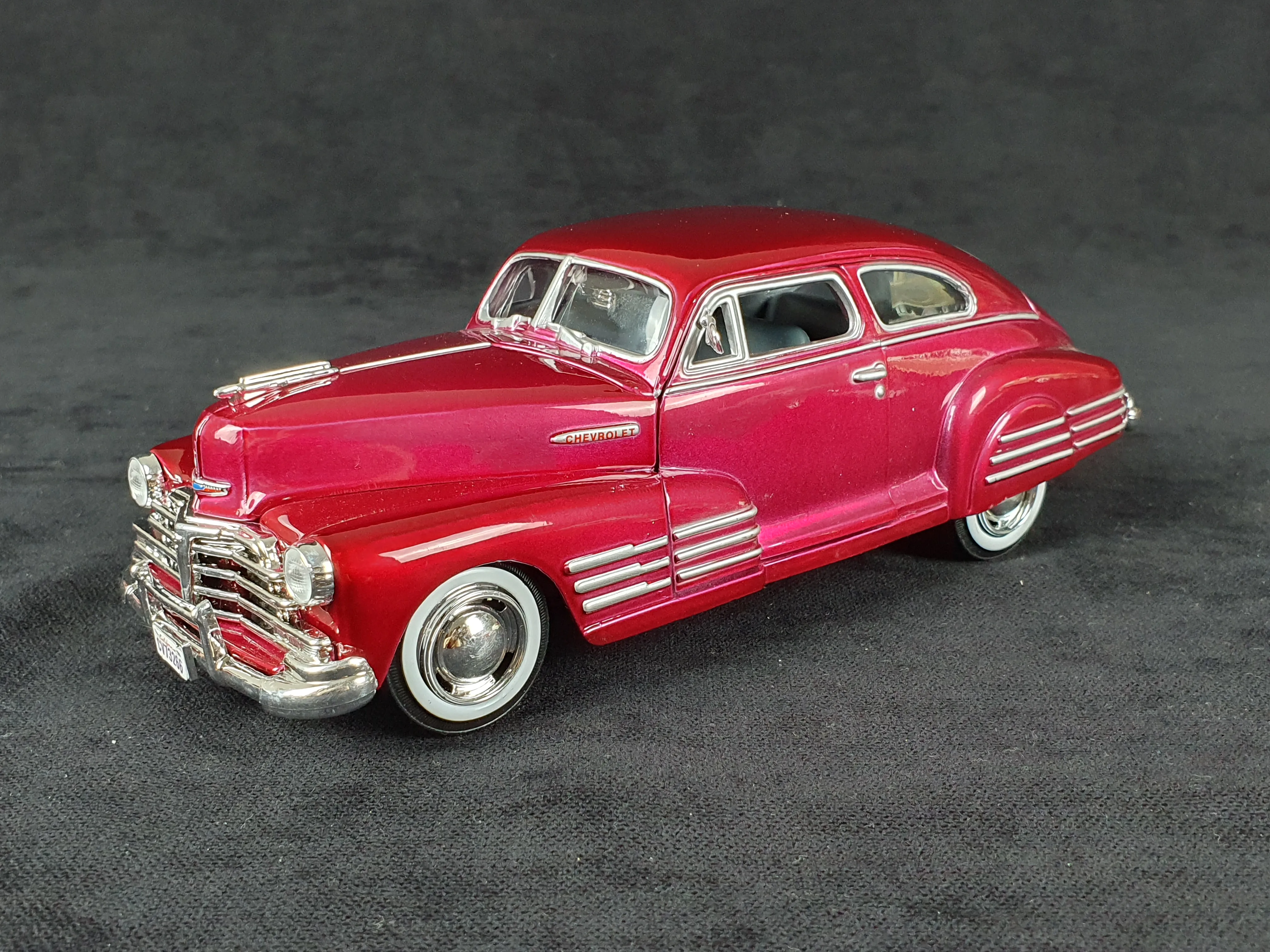 Model Cars 1:24 1948 CHEVY AEROSEDAN FLEETLINE Metal toy car children's toy gift collection Model Cars