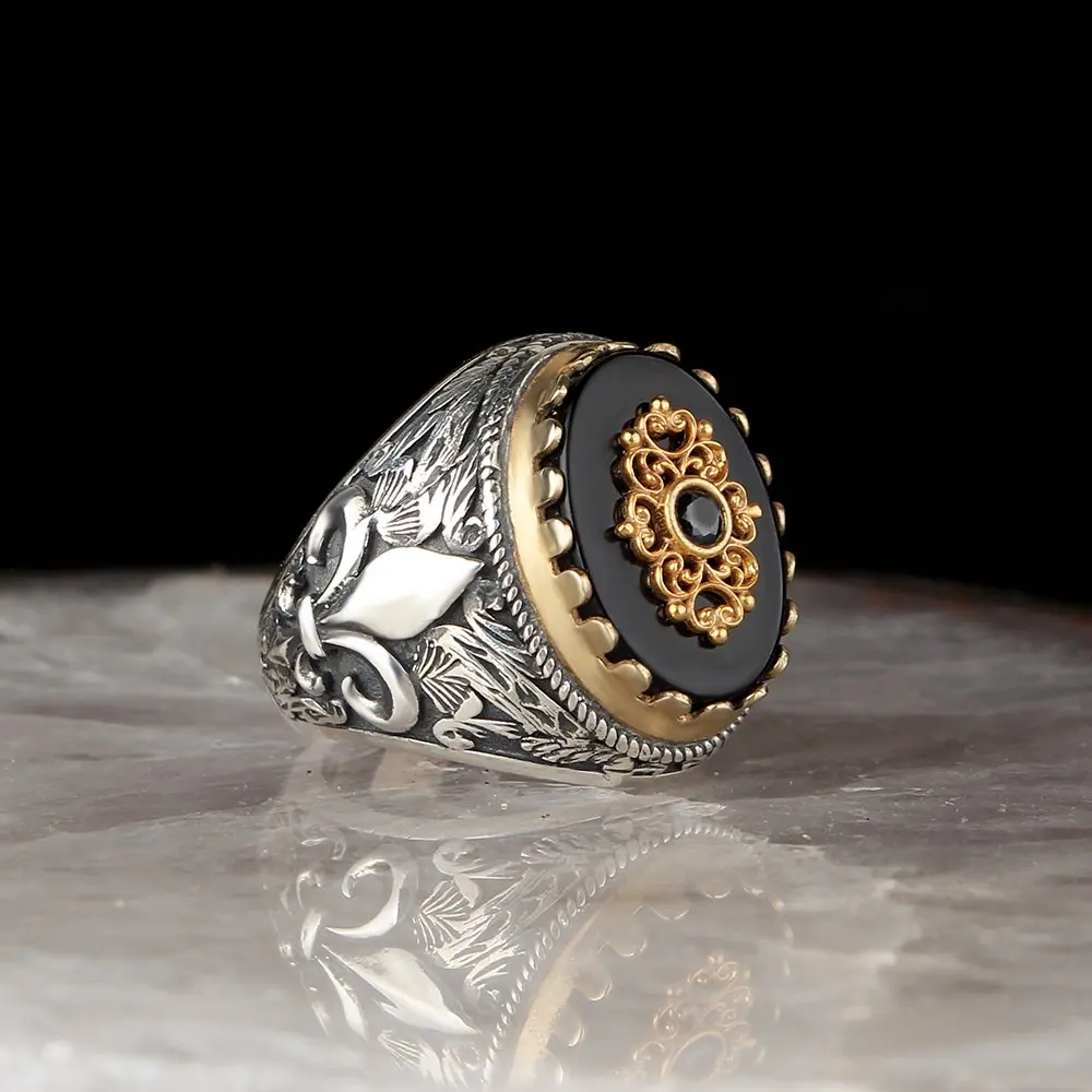 

Pen İşçilikli Onyx Stone Silver Ring