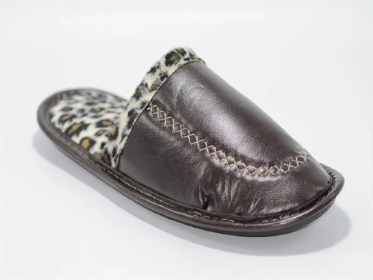 MEN'S M LEATHER SLIPPERS WATERPROOF PROVIDES COMFORT THAT KEEPS YOUR FOOT WARM IN WINTER AND ON COLD DAYS