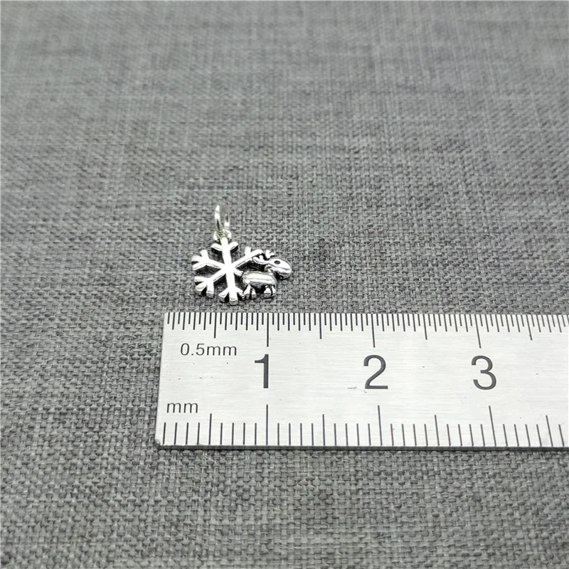 10 Pieces of 925 Sterling Silver Snow Flake Snowflake Charms with Reindeer Deer