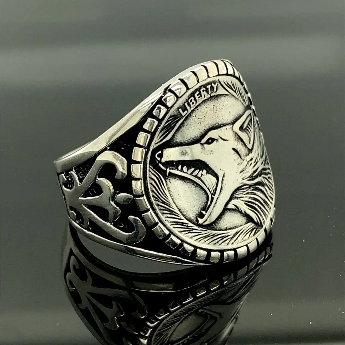 Mens Cool Punk Fashion Wolf Signet Men’s Ring Animal Ring Mens Liberty Wolf Ring Men Jewelery Gift