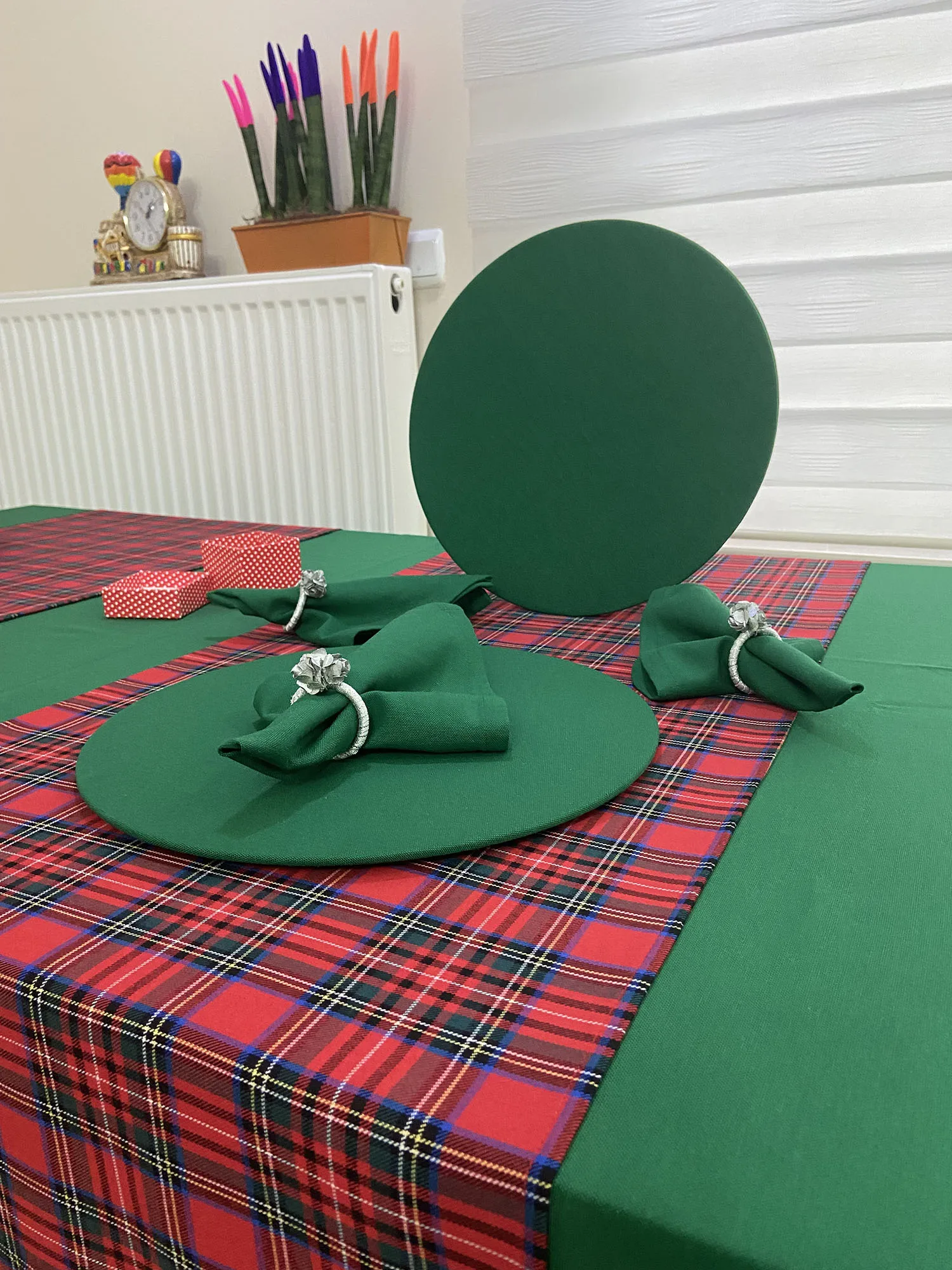 Dark Green Rectangle Tablecloths Red Plaid Runners 4pcs Suplas And Napkins Gray Flower Ring Waterproof Dustproof Stain Resistant