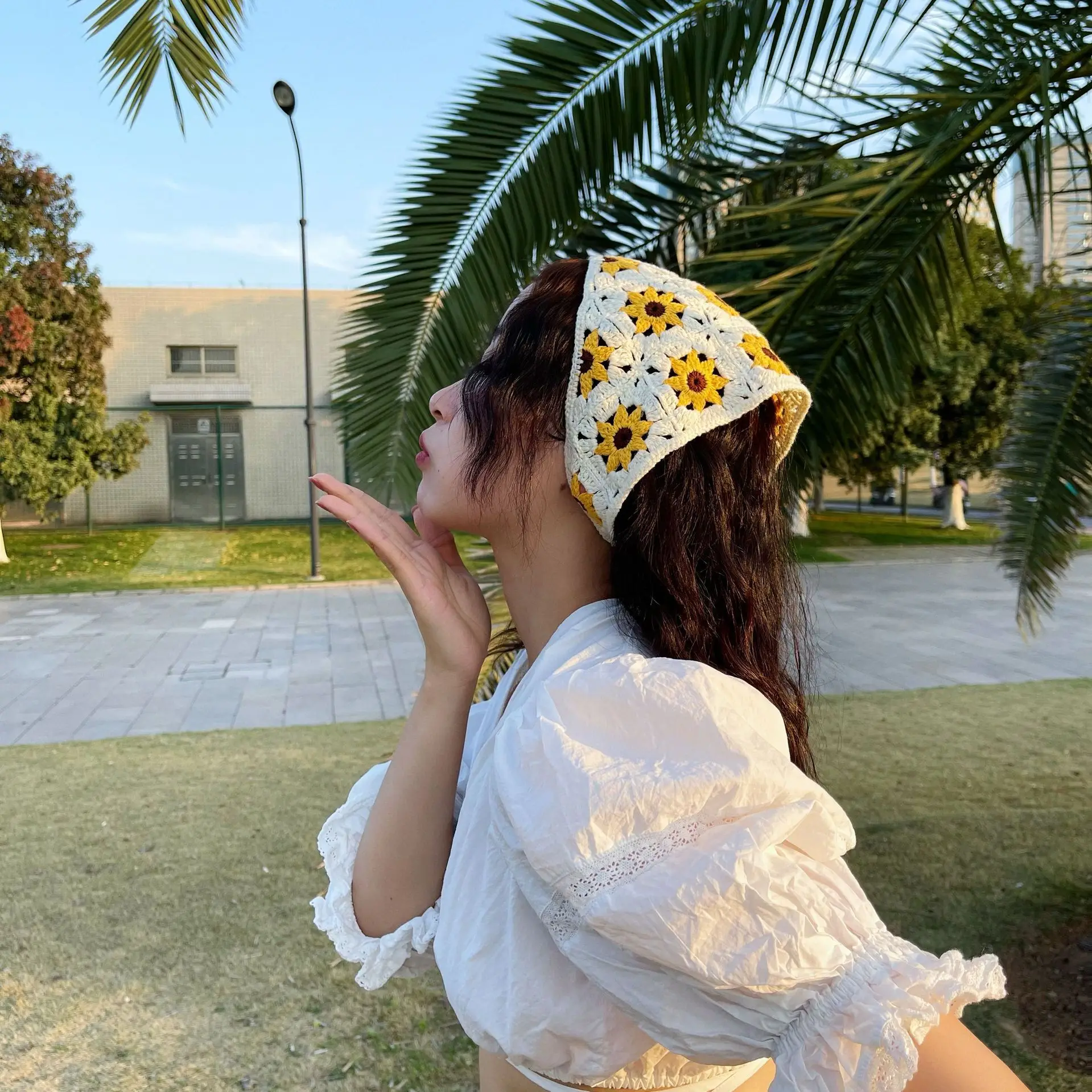 Bufanda triangular de margaritas y flores, diadema tejida hecha a mano de ganchillo, turbante, Bandana, diadema para mujer, accesorios para el cabello, nuevo