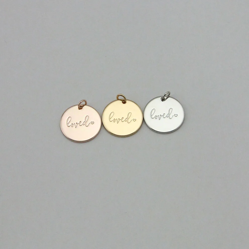 

Wholesale Fashion Disc Loved Engraved Pendant Customized Letter Pendant For Necklace
