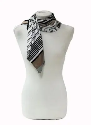 Square knit scarf for young woman, made of knitted Lycra fabric with a great fall, an original gift