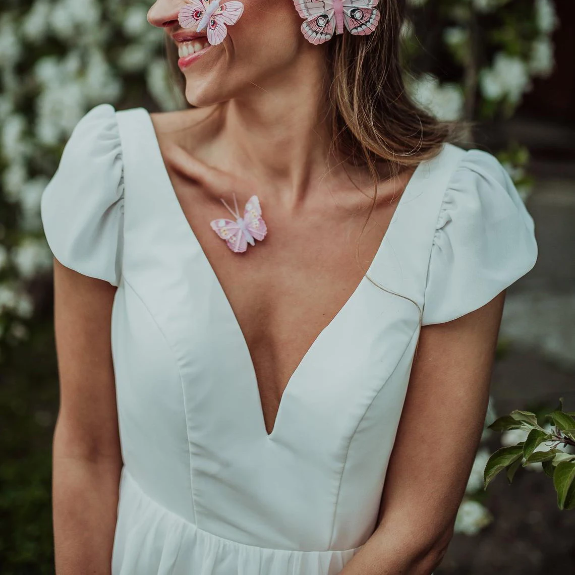 Robe de mariée bohème en mousseline de soie, à plusieurs niveaux, col en V profond, manches courtes, fermeture à boutons, Train court, dos ouvert, robes de plage