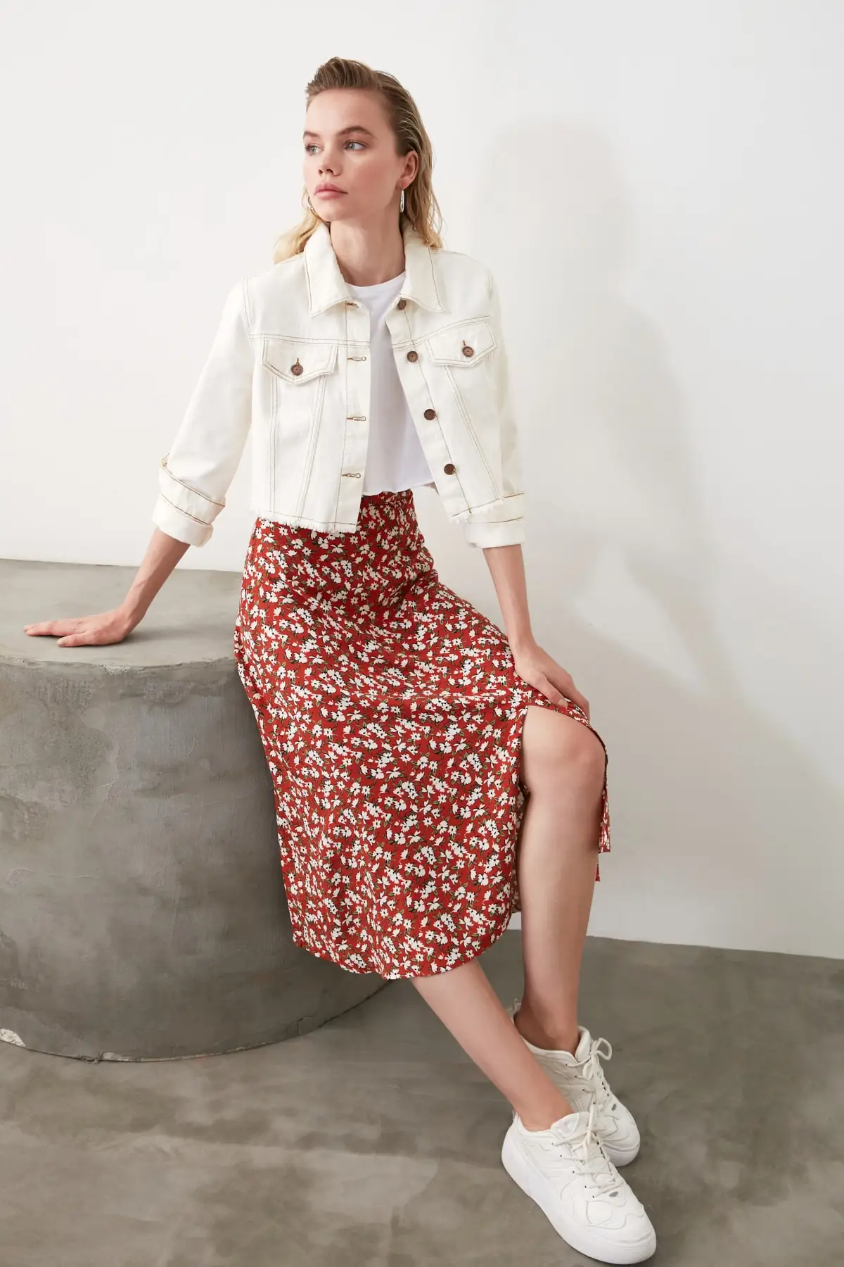 Tile Floral Pattern Slit Detailed Skirt