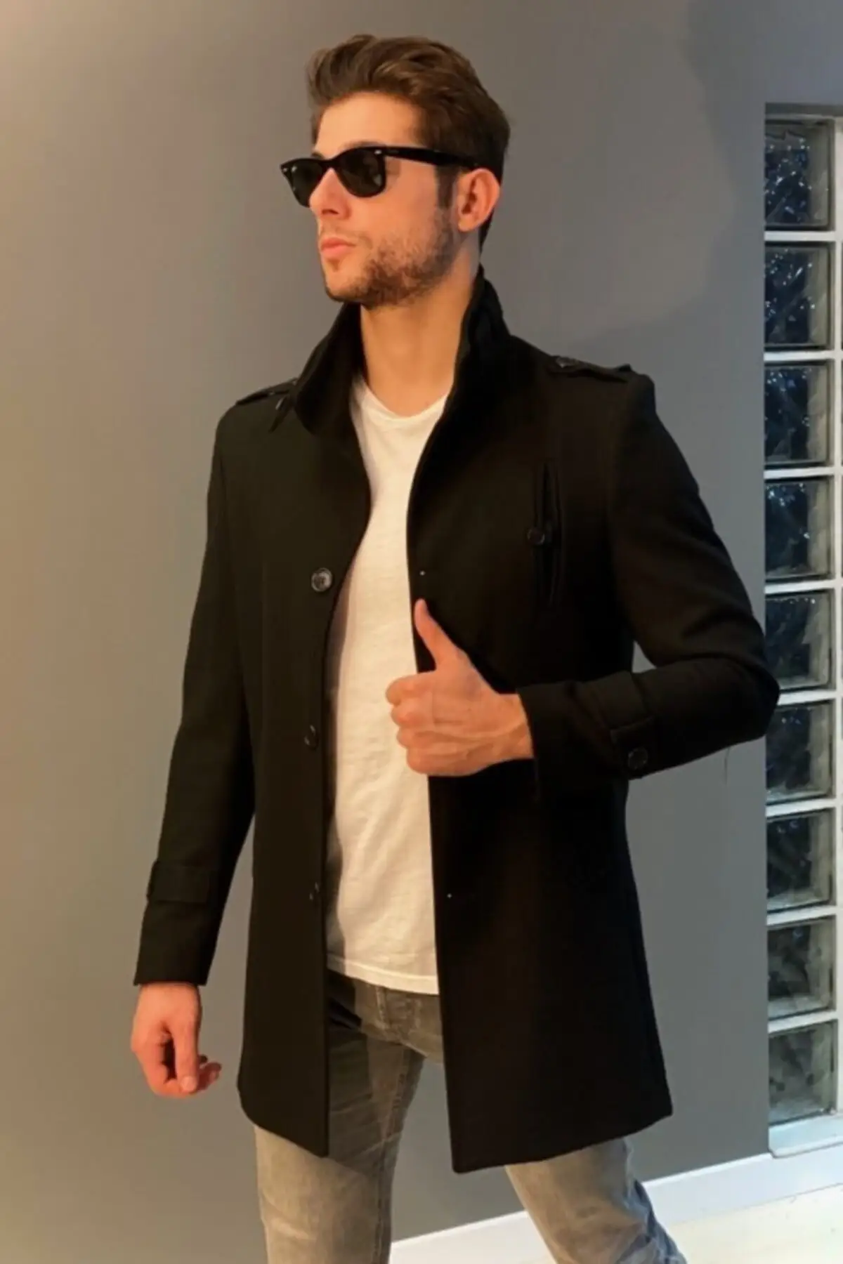 Uomo nero lungo timbro cappotto manichino taglia: 1.83 manichino peso: 80 manichino busto misura: 105cm manichino cintura: 85cm manichino taglia anca