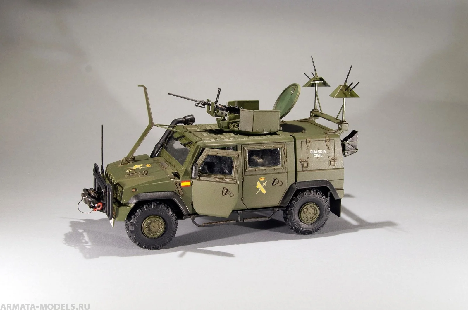 Lince Ejército: Mi Experiencia Real con el Modelo IVECO LMV de Italeri para Modelistas Militares Serios