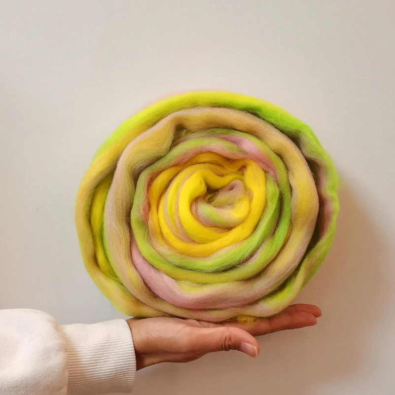 

Wool Blended Wool Roving 50g Merino Mixed Hand Dyed Wool Top Art Needle and Wet Felting Supplies Needle Felting Diy Wool (NO.09)