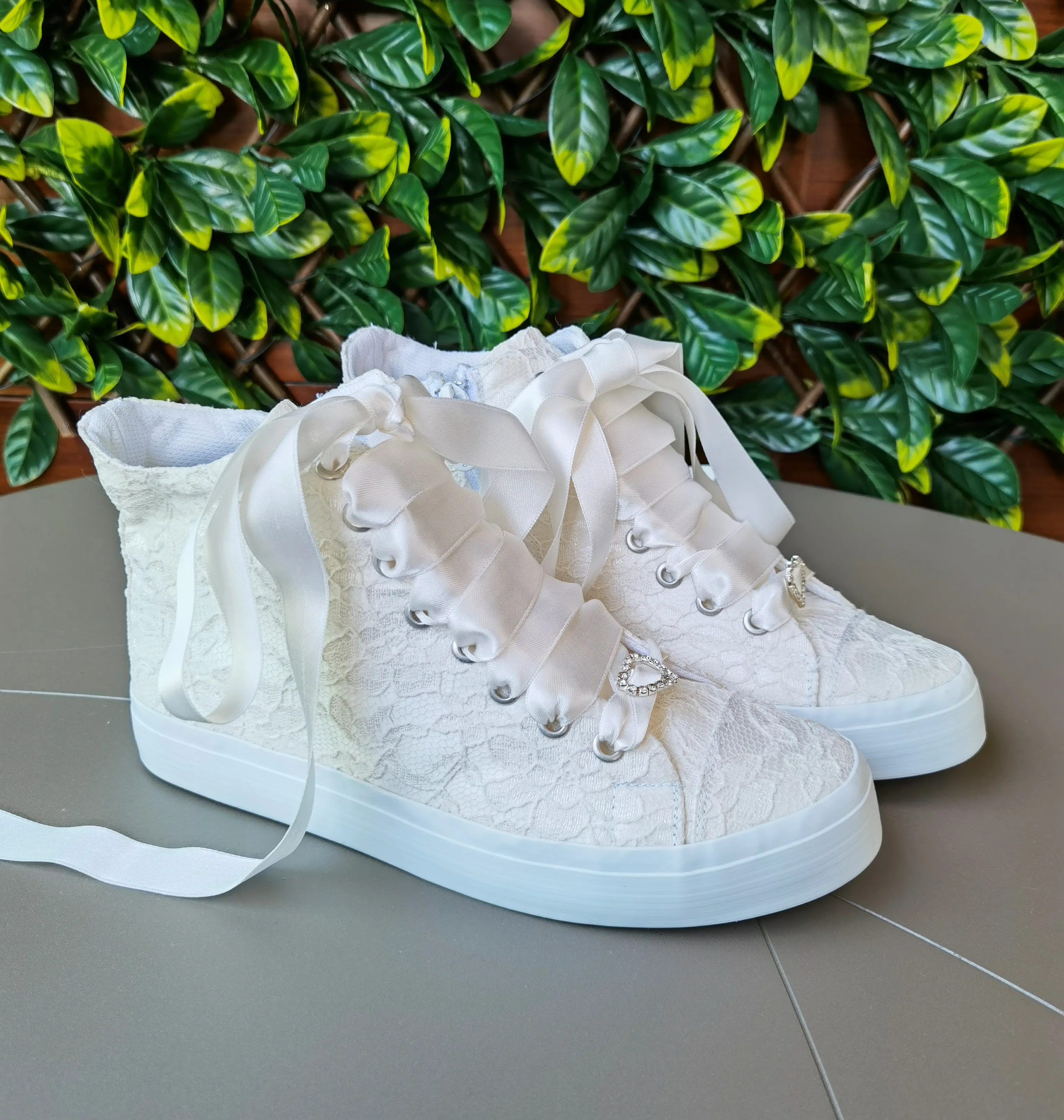 

High Quality Ivory Canvas Inner Zipper Satin Ribbon Bridal Shoes Wedding Shoes Women Sport Party Sneakers Reception and Tennis