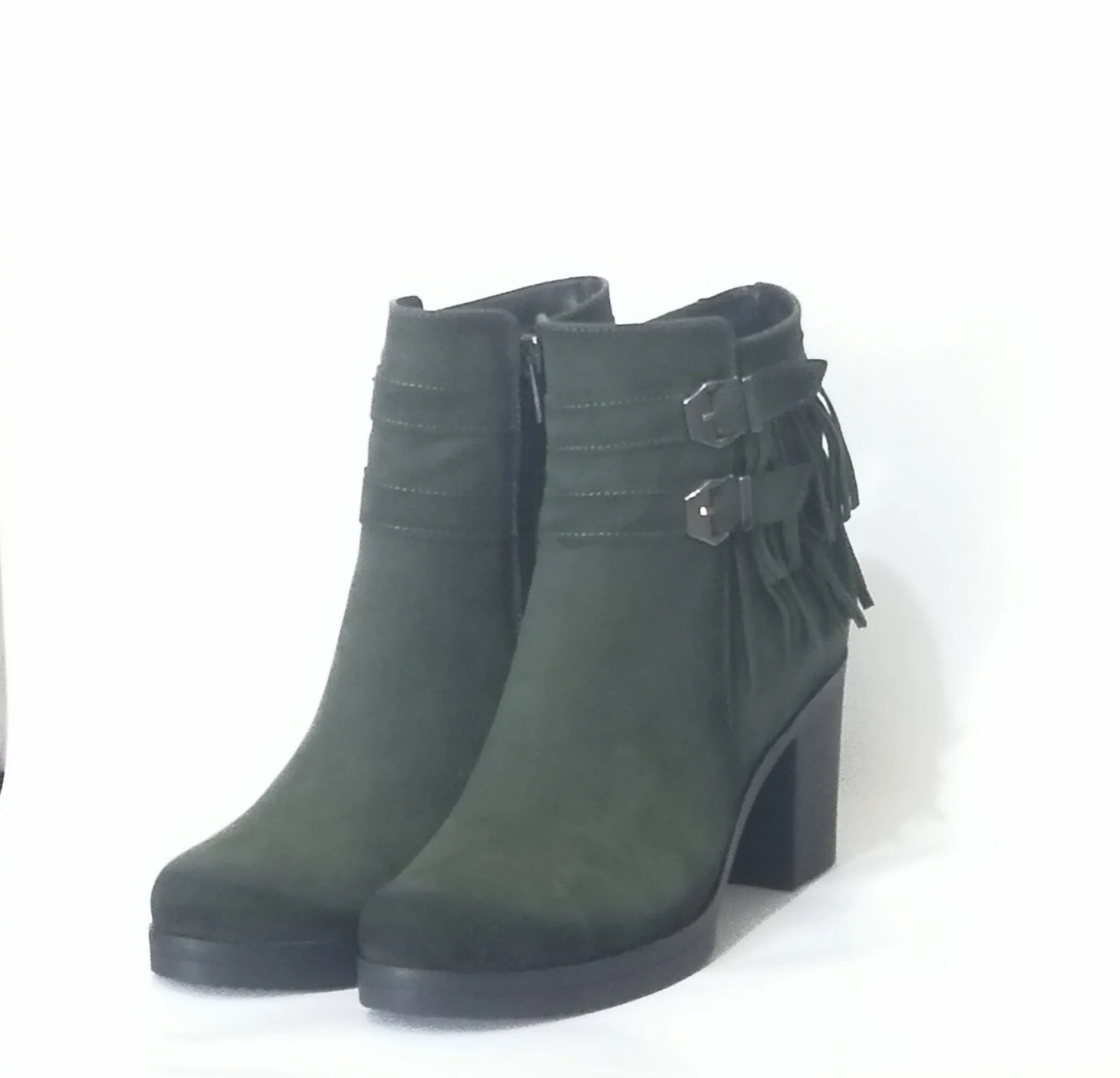 WOMEN DARK GREEN. SUEDE. FRINGED WINTER BOOTS. RUBBER SOLE. NEW FASHION. LUXURIOUS LOOK. 7.5 CM HEEL 1.5 CM PLATFORM HEIGHT