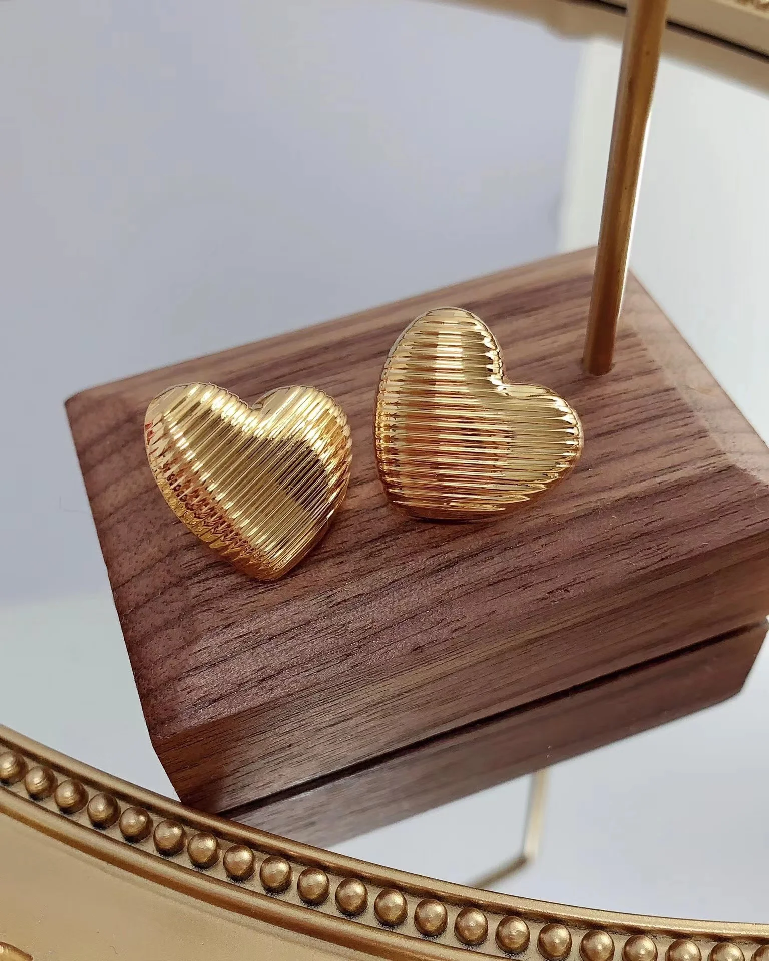 

MADALENA SARARA Women Earrings 18K Gold Heart Diagonal Strip Au750 Stud Earrings