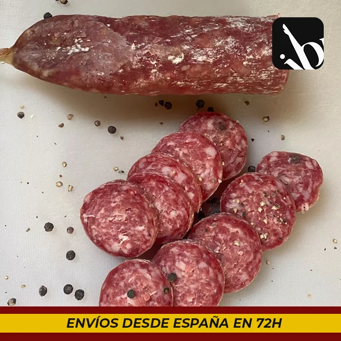 Homemade salami crafted artisanally by our workers who stand out for the soft taste it possesses.