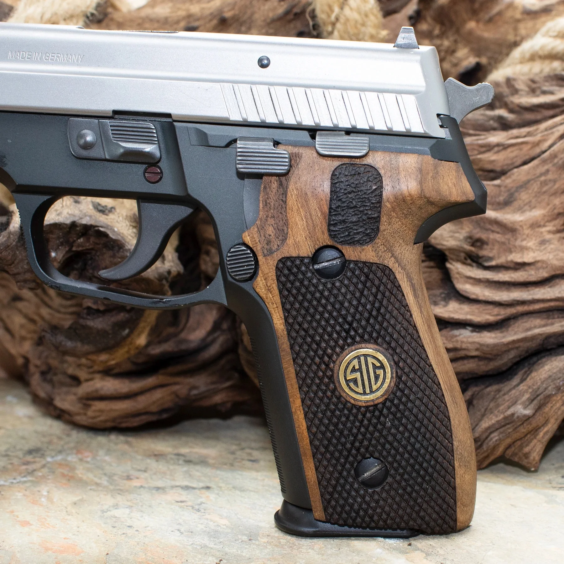 

Sigsauer P228 / P229 Elite Handgun Walnut Grips A1