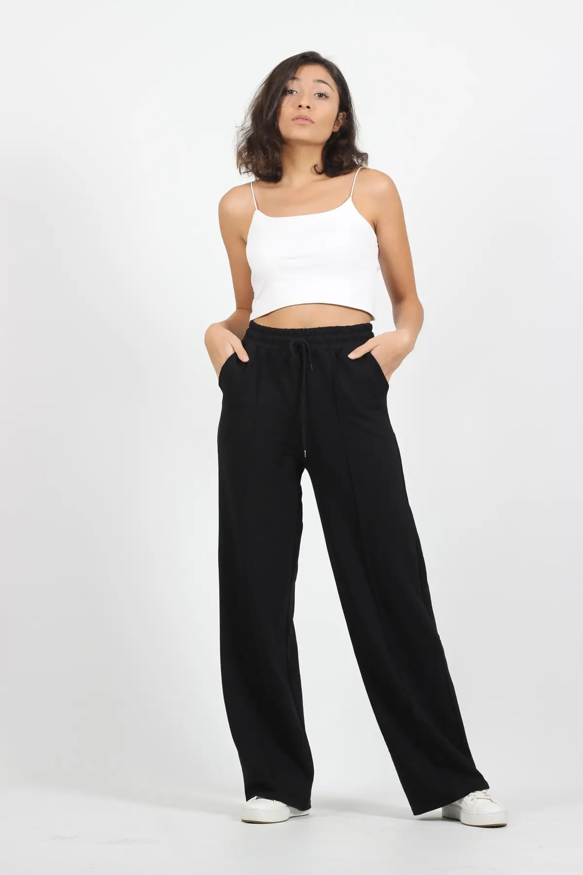 Women's Black Fronting Stitch Çizigili Flare Sweatpants Model 'S measurements: Height: 1.70, bust: 87, waist: 65 hip: 93, size: S/26/1