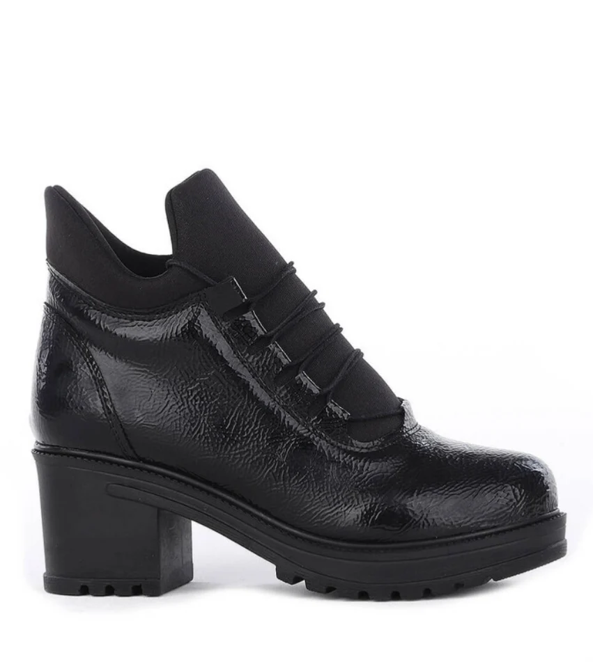 WOMEN BLACK PATENT LEATHER. THICK HEEL. WINTER BOOTS. DIARY. OFFICE. WEDDING BOOTS. WARM INTERIOR. WATERPROOF. QUALITY. NEW SEASON.