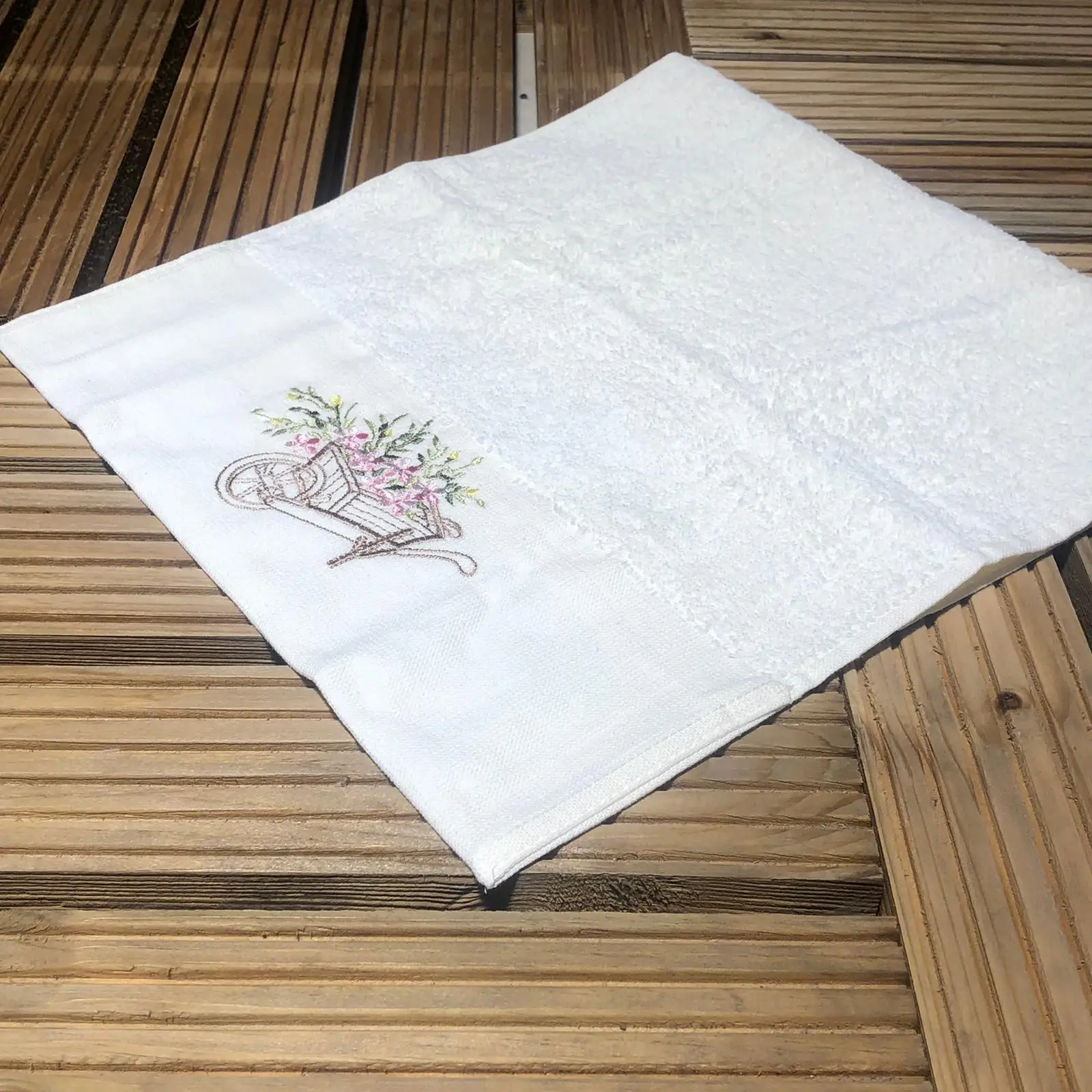 2021 Top Desings Hot Sale Towels Soft Cotton Hand High Water Absorption Bath Accessories Fashion For Home Miraculous Embroidery