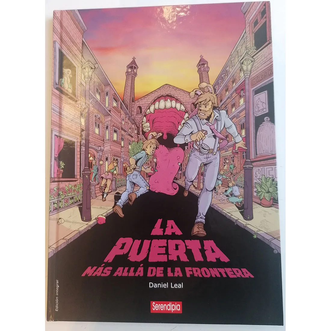 European, the door. Beyond the Border, ED. SERENDIPIA, year 2021, author DANIEL LEAL, COMIC BOOK in Spanish, TEBEO