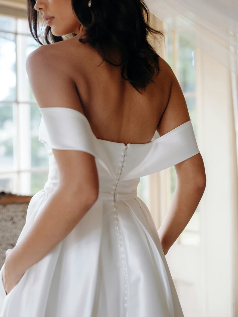 Weg von Der Schulter Satin Frontseiten-schlitz Hochzeit Brautjungfer Kleider Strand Außen Zipper Sexy 2021 Nach Maß Brautkleid Plus Größen