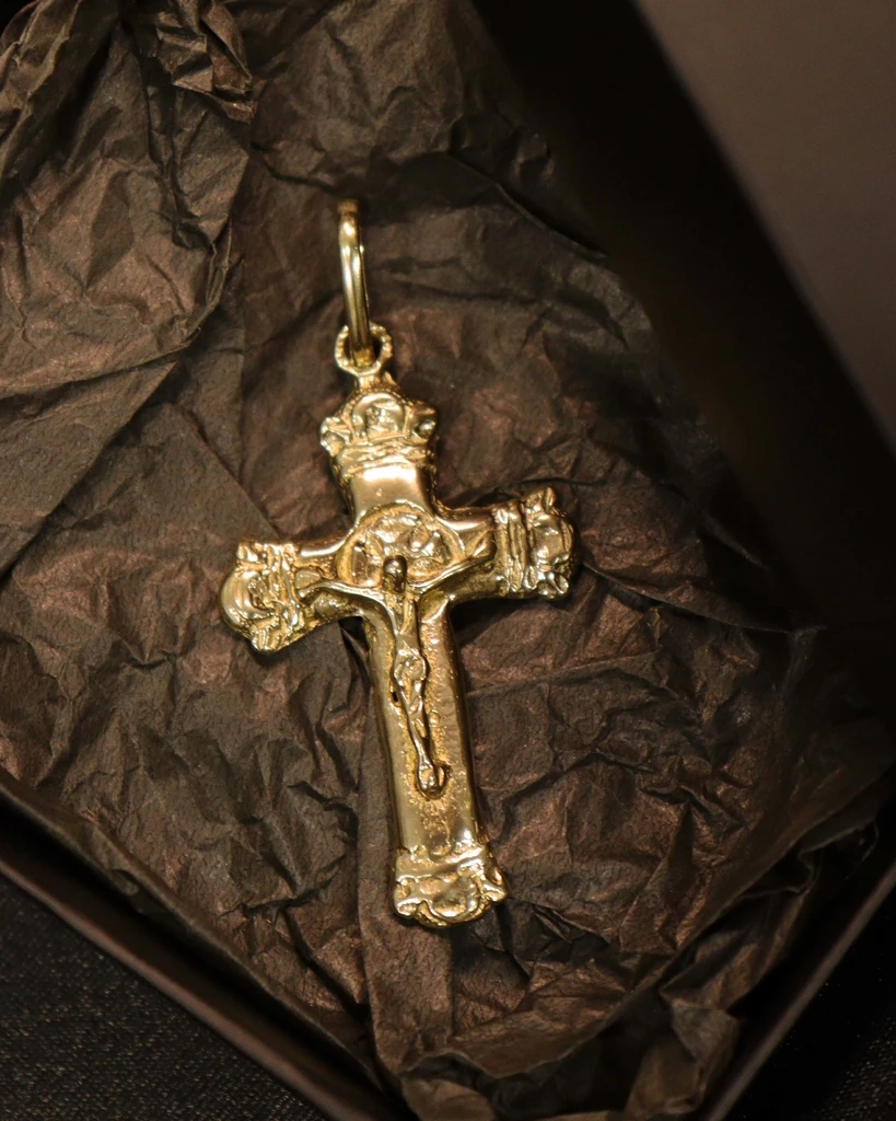 18K Crucified Christ Pendant (Color) in Old Coin 2 Models-Eternal guarantee in color! Gold identical gold