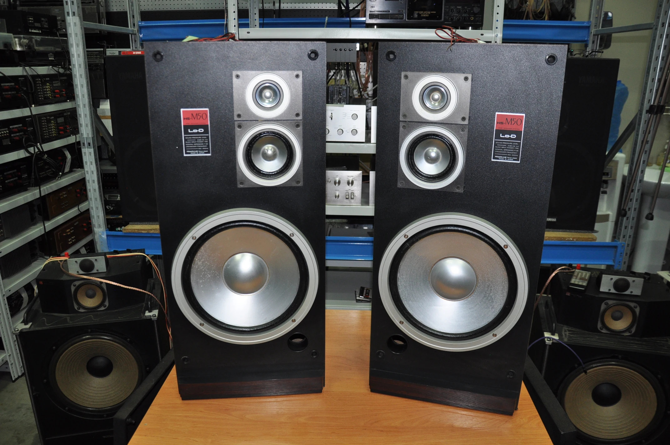 Lo-D (Hitachi) hs-m50 on all points excellent acoustics, all AL