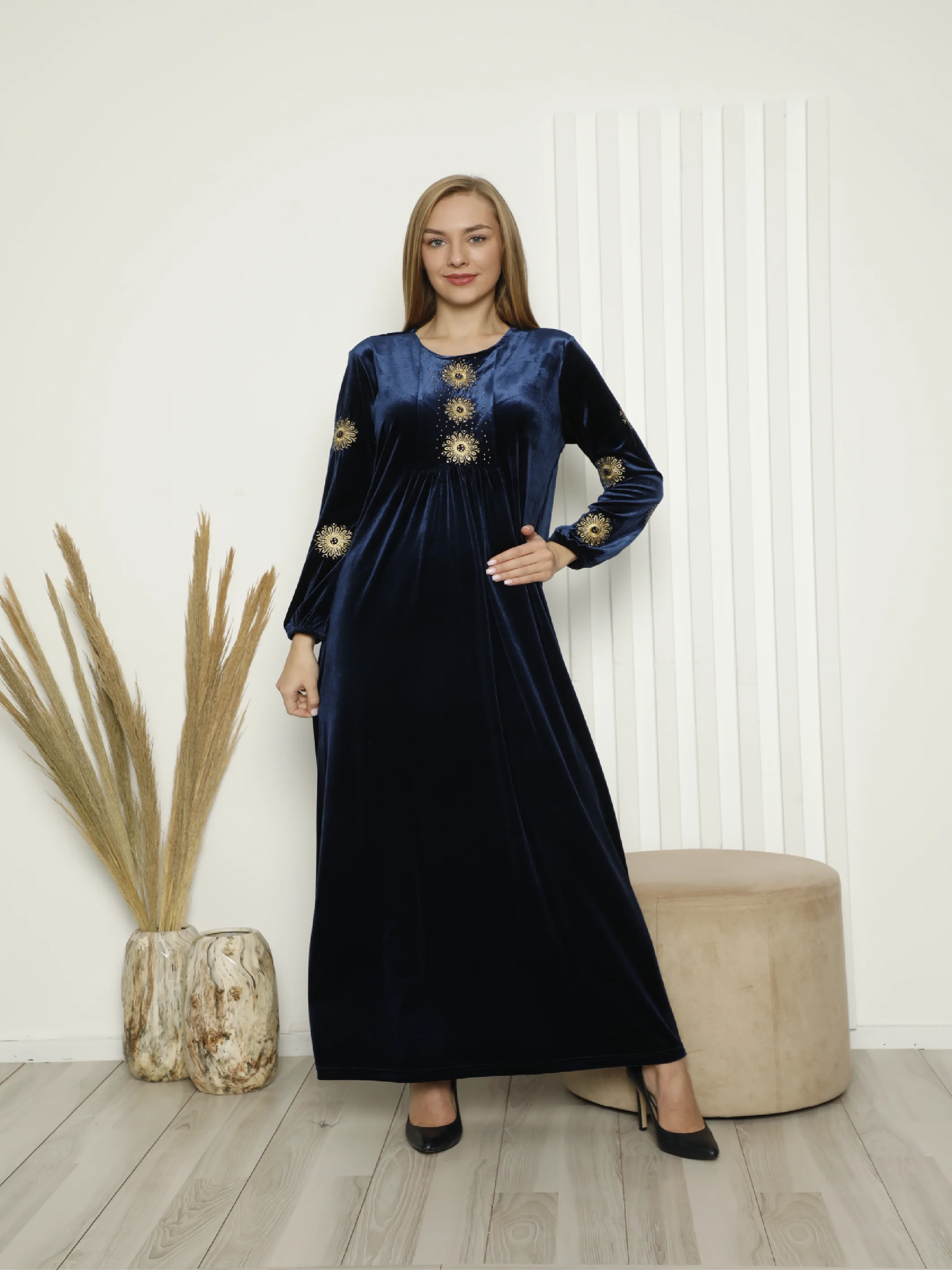 

Laila 2022 New Season Autumn Winter Sleeves Shirred Embroidery And Stone Embroidered Long Shiny Velvet Fabric Kaftan Dubai Abaya Turkey Muslim Fashion Hijab Dress Sets Islam Clothing Abayas For Women Musulman Ensembles