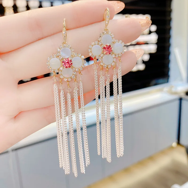 

2021 Fashion New Trendy Retro Palace Style Flower Tassel Personality Exaggerated Long And Thin Female Earrings