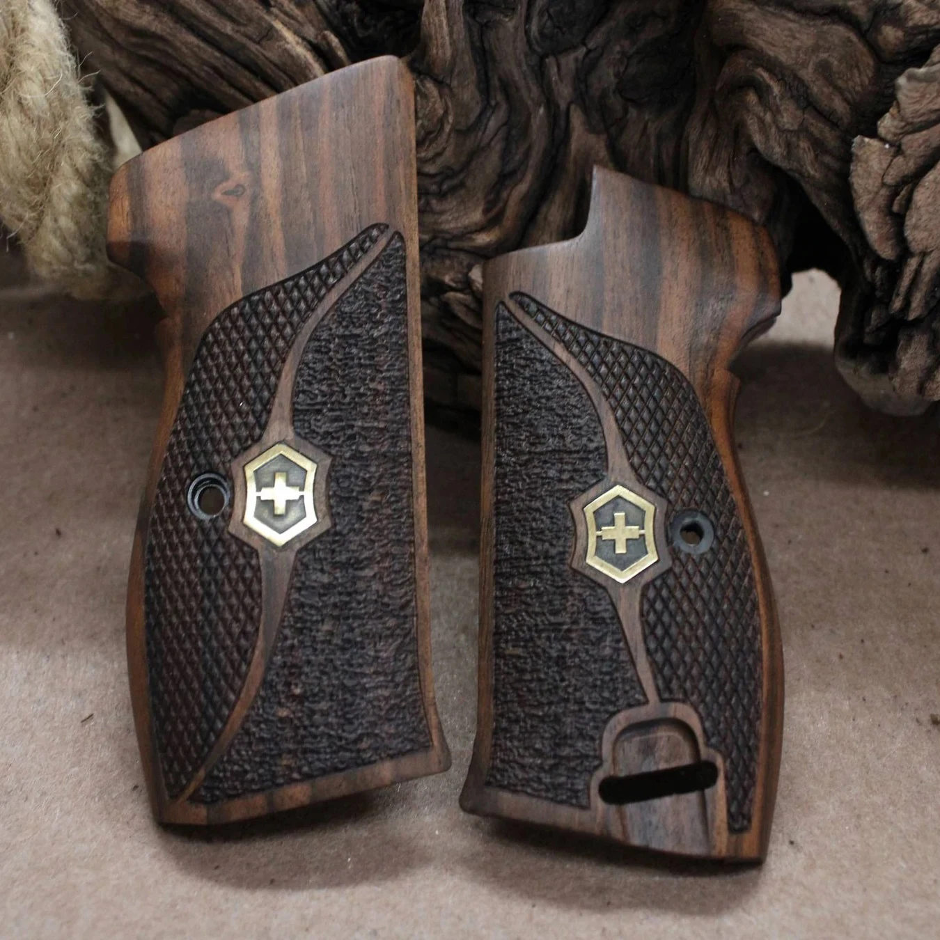 

SIG P210 Handgun Walnut Grips G1