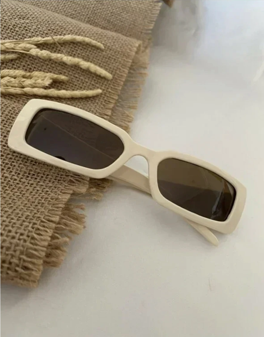 Vintage Model Lozenge Pattern Detailed Cream Unisex Sunglasses. The style was designed for men and women. polarized. sunscreen.