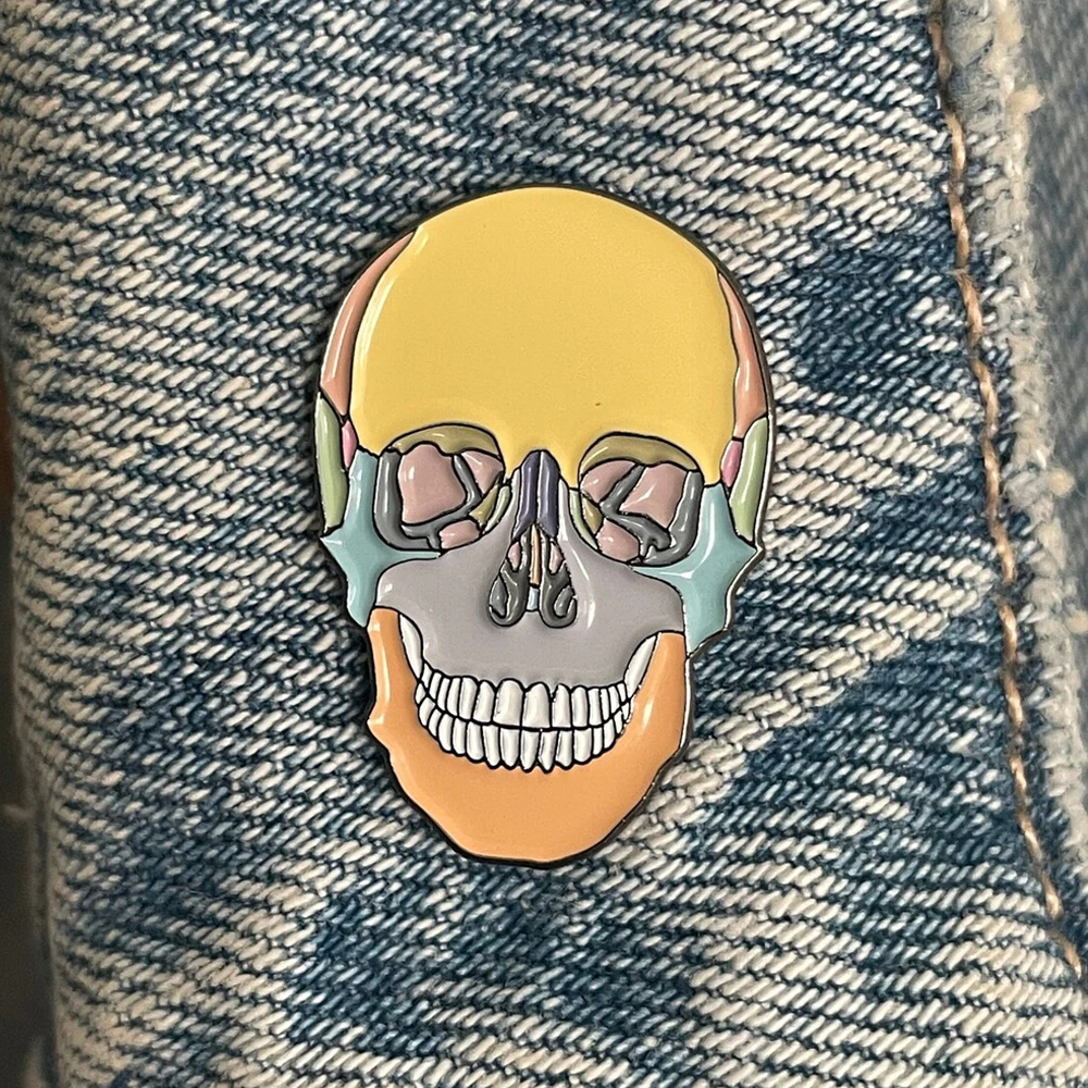 Hanreshe Skull Medical Jewelry Brooch Colorful Enamel Heads Bone Human Organs Badges Lapel Backpacks Biology Pin Gift for Doctor