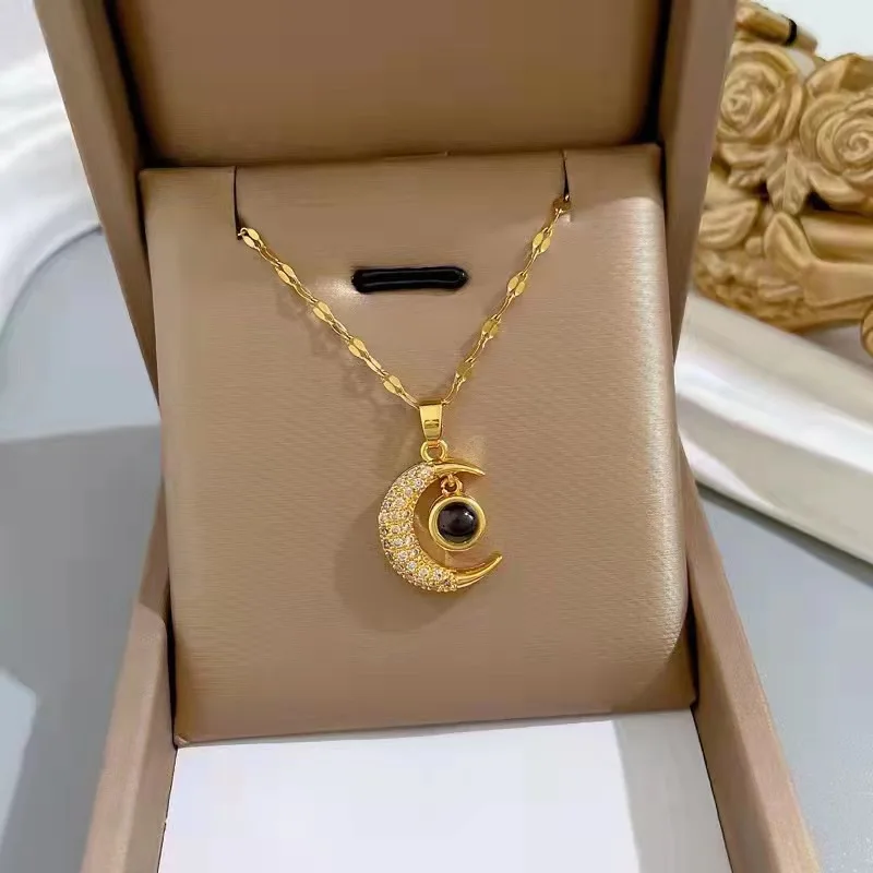 European and American ins style retro trend moon necklace girl personality moon clavicle pendant 100 languages I love you gift