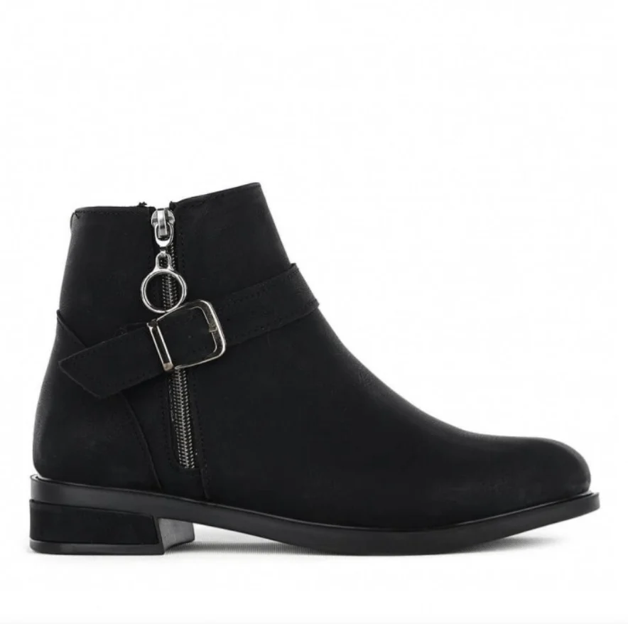 WOMEN.BLACK.WINTER BOOTS. SUITABLE FOR DAILY OFFICE WEDDINGS. WOMAN. WATERPROOF, HOT DRINK. NEW SEASON. EXCELLENT